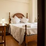 Braganca Apartments *