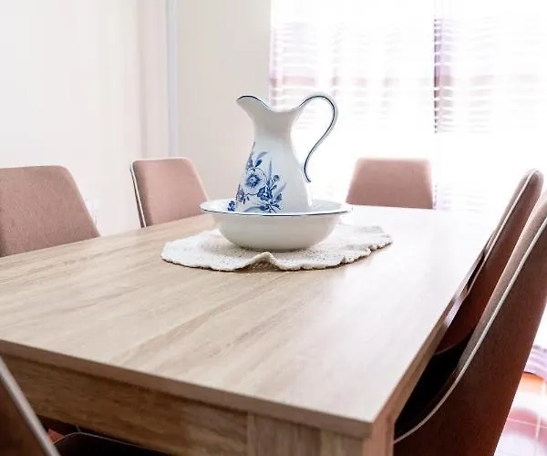 Braganca Apartments 公寓